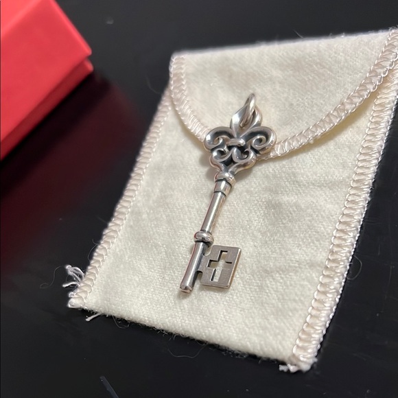 Retired James Avery 925 Silver Key of St Mary Pendant on James Avery Chain - Picture 4 of 11